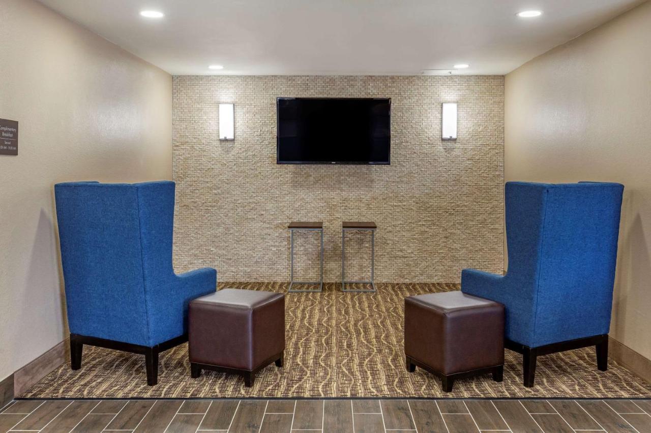 Quality Inn & Suites Spring Lake - Fayetteville Near Fort Bragg Exterior photo